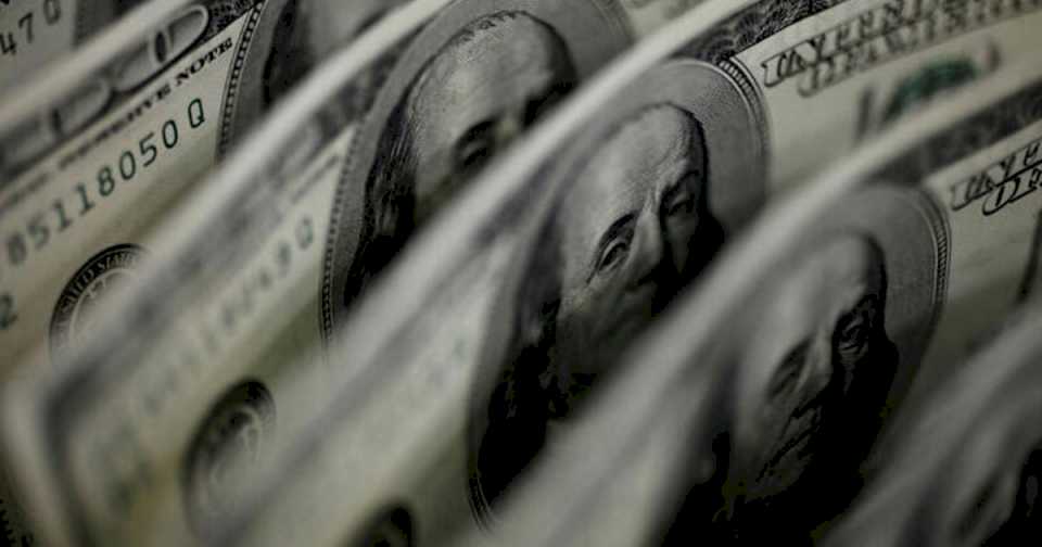 el-dolar-blue-sigue-bajando:-¿hay-chance-de-que-perfore-los-$-1.300?