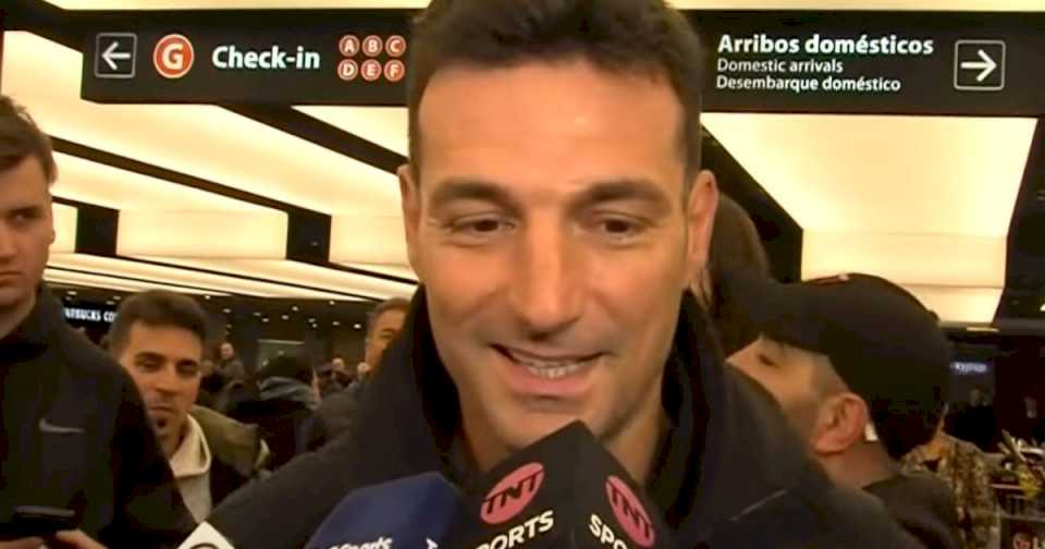 lionel-scaloni-llego-al-pais-para-las-eliminatorias,-hablo-de-la-seleccion-y-hasta-recibio-el-piropo-de-una-senora-que-lo-descoloco