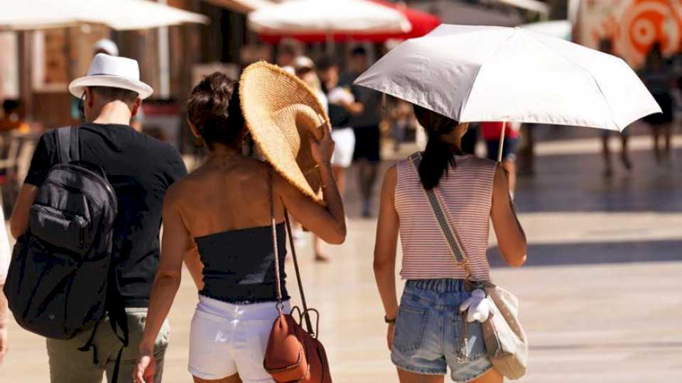 estos-son-los-cinco-alimentos-te-ayudaran-a-mantenerte-hidratado-este-verano