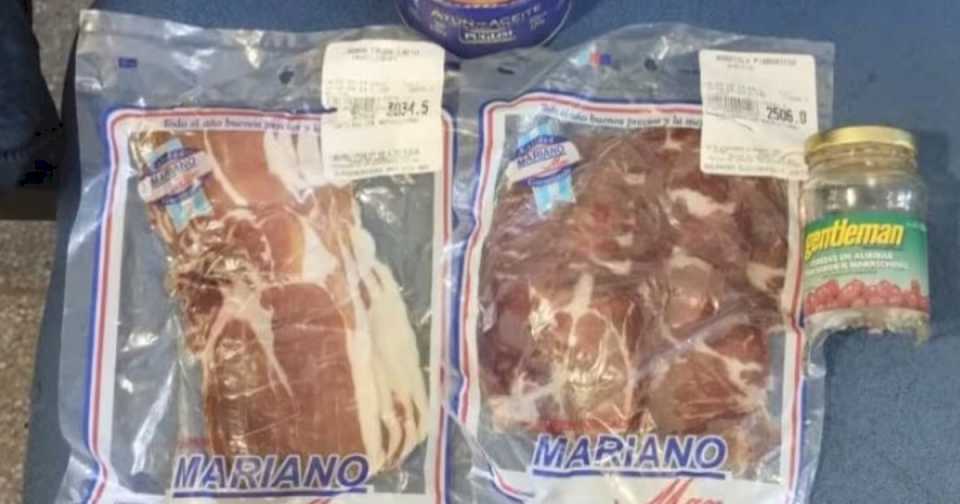 Escándalo por un dirigente peronista que quiso robar jamón crudo de un súper de Córdoba: «No saben con quién se meten»