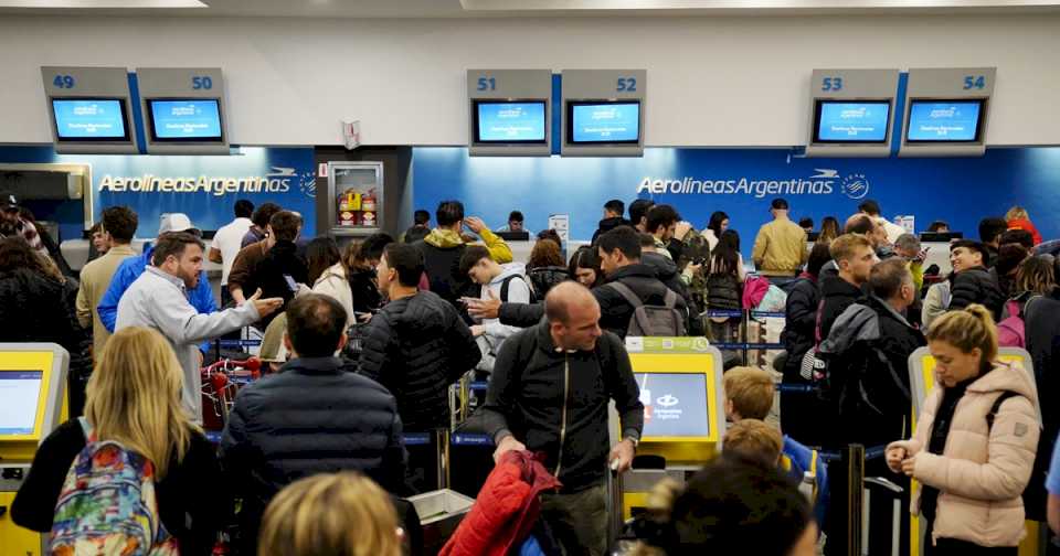 Paros aeronáuticos: una empresa estatal declaró ilegales las medidas de fuerza anunciadas por un gremio