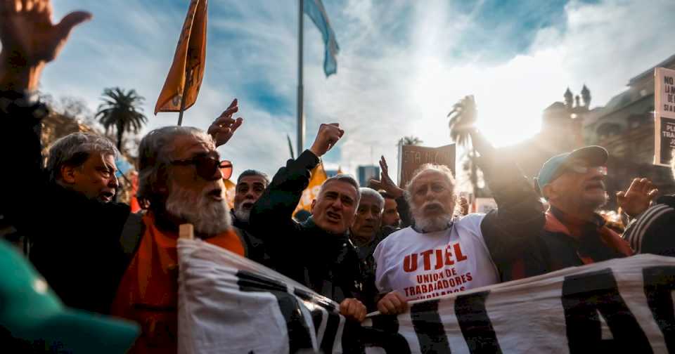 piqueteros-marchan-al-congreso-contra-el-veto-de-milei-a-la-ley-jubilatoria:-a-que-hora-es-la-protesta-y-el-mapa-de-la-movilizacion