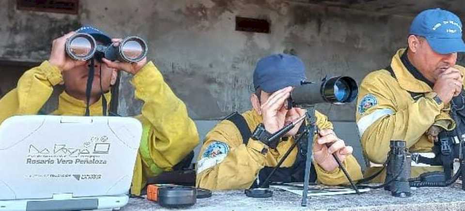 cordon-del-velasco.-sigue-la-lucha-contra-el-fuego-y-hay-alerta