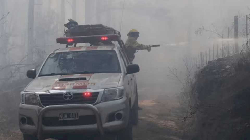 Incendios forestales en Córdoba y Salta: 12.600 hectáreas devastadas y viviendas en peligro