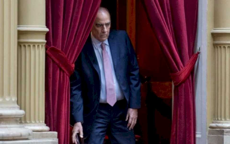 guillermo-francos-expone-ante-los-diputados-en-dias-criticos-para-el-gobierno-dentro-del-congreso