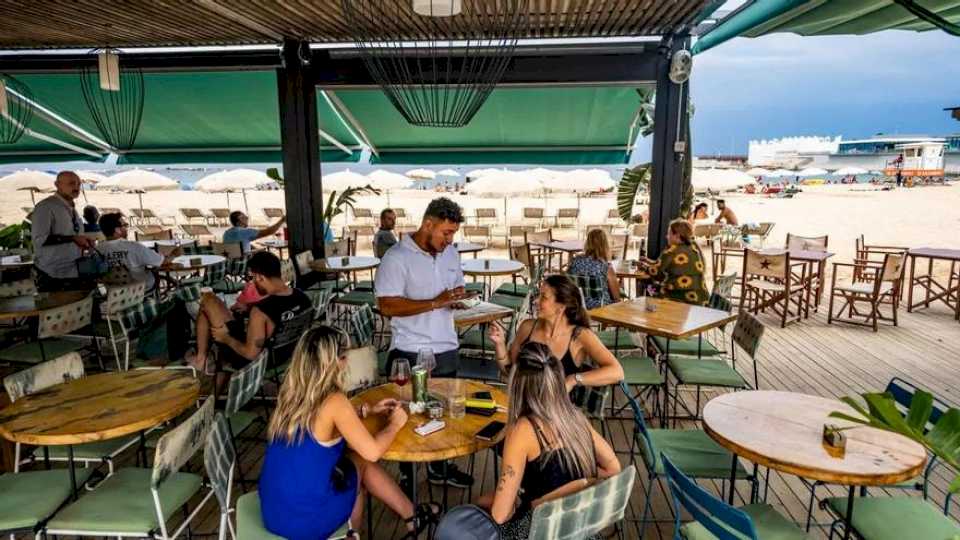 Menos ‘terraceo’ y más comidas en casa: el 60% de los bares y restaurantes han ingresado menos este verano