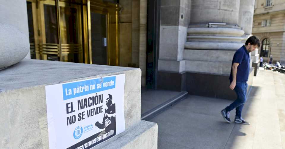 El Banco Nación va camino a ser una sociedad anónima pese a quedar afuera de la lista de empresas a privatizar