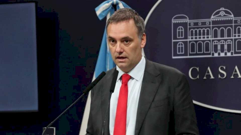 Adorni: «No hay que tenerle miedo a la represión»