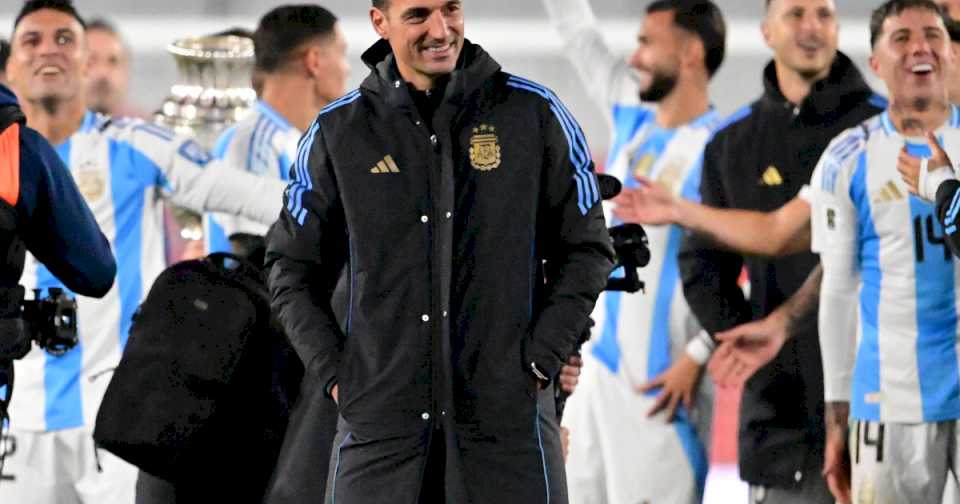 Scaloni hizo autocrítica por el nivel del equipo en el primer tiempo y advirtió: «No creo que seamos superiores al resto, está todo muy parejo»