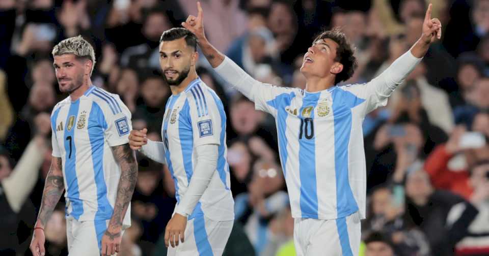 Taty Castellanos, tras los pasos de Leo Messi y Dibu Martínez: otro que debuta en la Selección sin tener minutos en la Primera de Argentina