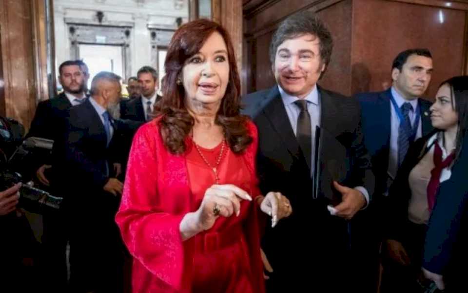 el-posteo-de-cristina-kirchner-a-nueve-meses-de-la-llegada-de-javier-milei-al-poder:-«es-la-economia-bimonetaria,-estupido»