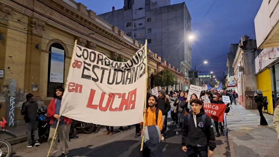 Estudiantes convocan marcha para ampliar el boleto estudiantil gratuito en Catamarca