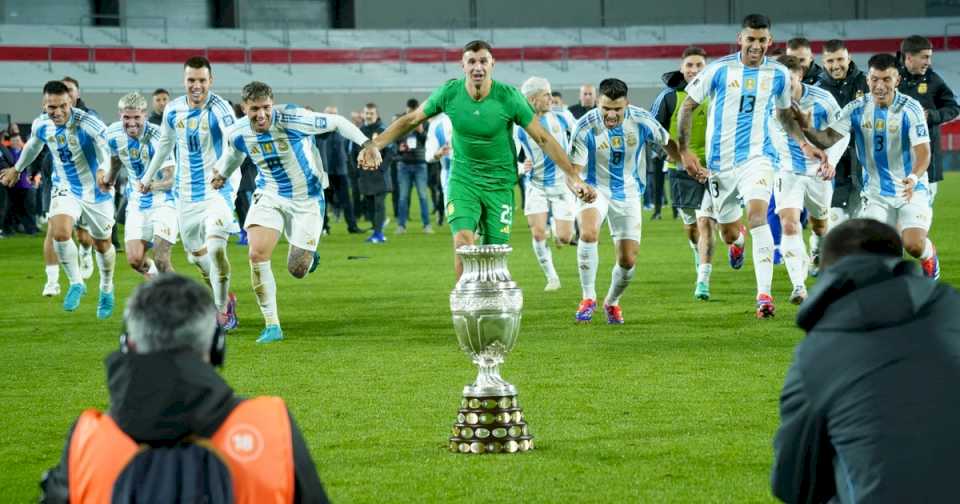 Así quedó la tabla de las Eliminatorias Sudamericanas rumbo el Mundial: Argentina se escapa y Brasil pega un salto enorme