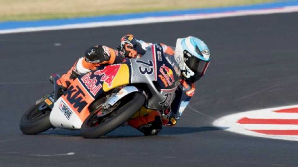 rookies-cup:-valentin-perrone-brillo-y-la-bandera-argentina-subio-al-podio-de-misano