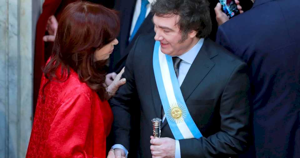 Las veinte cuentas secretas de Santiago Caputo y lo que Cristina Kirchner no se anima a decir de Javier Milei