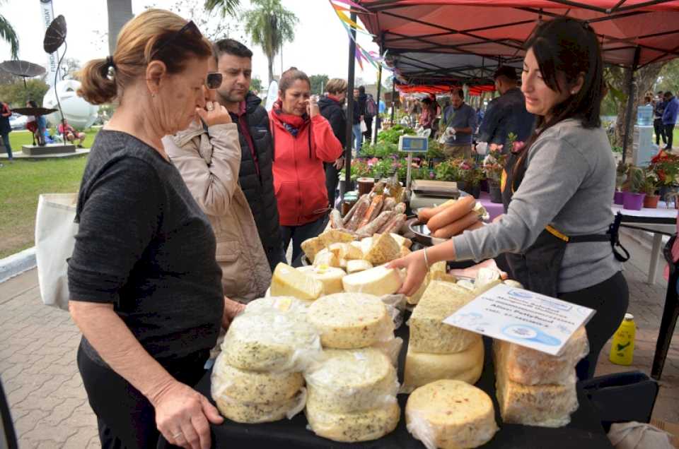 nueva-feria-de-pequenos-productores-se-realizo-en-el-domo-del-centenario