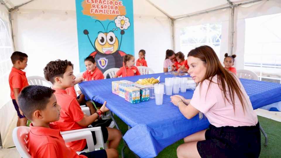 El mercadillo de El Arenal recupera su ludoteca