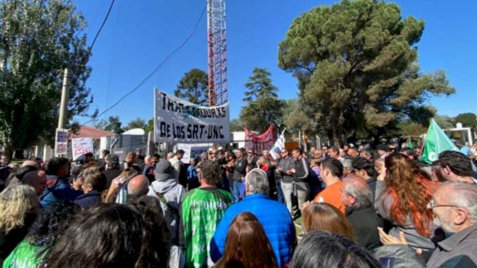 trabajadores-de-los-srt-repudiaron-la-eliminacion-de-programas-en-las-radios-del-multimedio