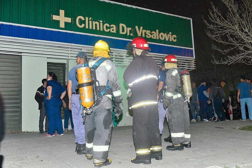 tras-incendio-en-clinica-vrsalovic,-se-activo-protocolo-de-emergencia