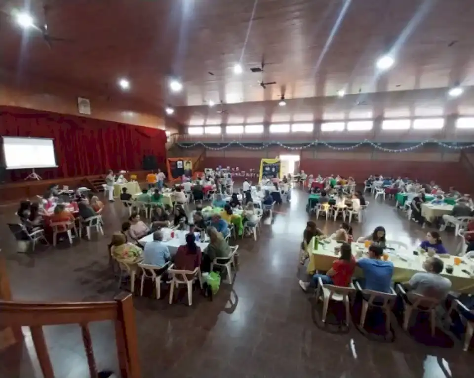 se-realizo-un-mate-bingo-solidario-para-el-hogar-de-ancianos-san-jose-de-jardin-america