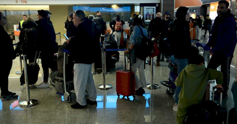 Conflicto en Aerolíneas: los gremios deslizan que si el Gobierno avanza con la esencialidad los funcionarios pueden ir presos