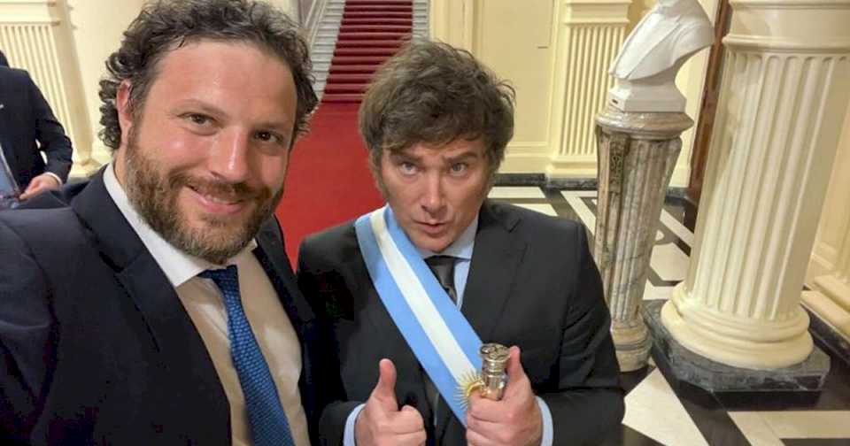 «javier-milei-es-como-rocky»:-habla-el-director-de-la-serie-sobre-el-presidente-que-se-estrena-hoy-y-dice-ser-distinta-a-la-propaganda-k