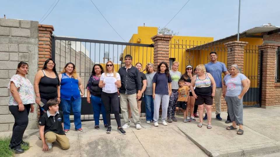 «Casi un mes sin agua»: Vecinos del barrio 172 viviendas sur reclaman una solución