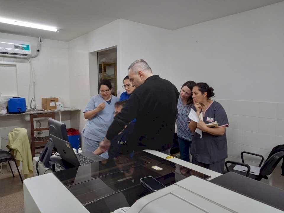 equipo-de-avanzada-tecnologia-y-unico-en-la-provincia-fue-instalado-en-el-laboratorio-del-hospital-central-de-emergencias