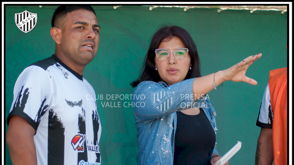 Luz Varela debutó como entrenadora en primera división de un equipo de fútbol masculino