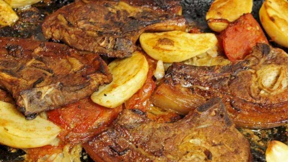 la-receta-de-la-abuela-para-las-costeletas-al-horno-con-papas