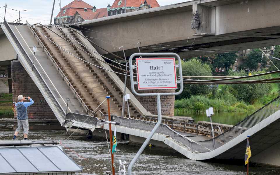 derrumbe-de-parte-de-un-puente-en-alemania-causa-cortes-de-trafico