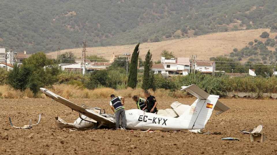 La investigación del accidente de una avioneta en Villarrubia apunta a una parada total del motor