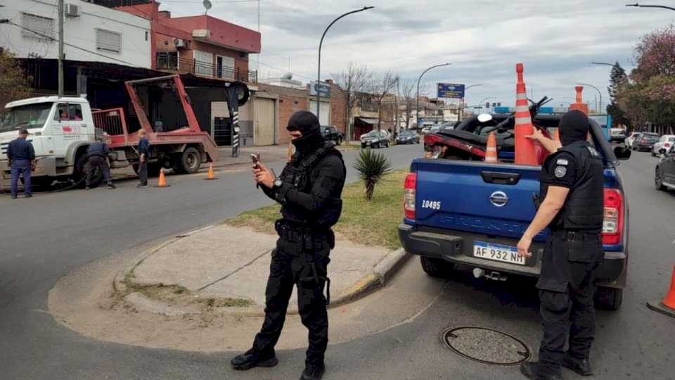 Un patrullero atropelló a una motociclista: la ambulancia demoró más de una hora