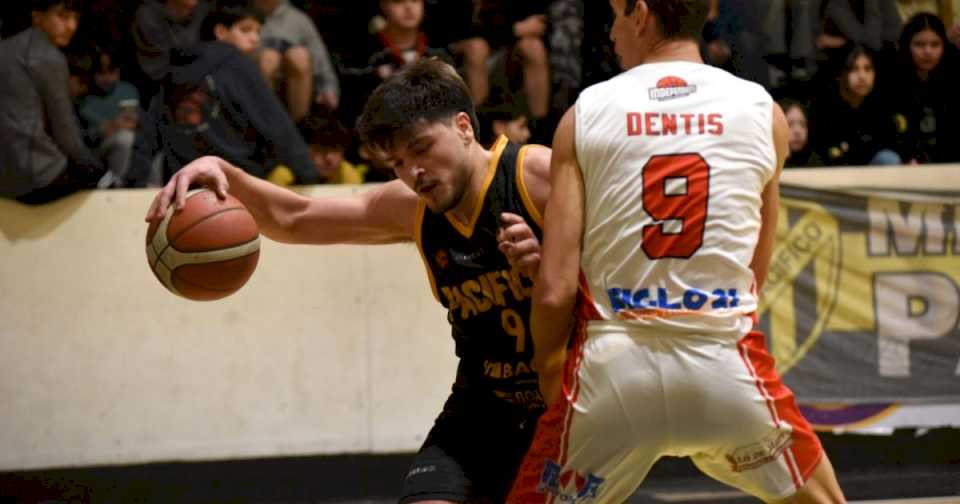 pacifico-le-saco-el-invicto-a-independiente-en-el-prefederal-de-basquet:-las-mejores-fotos