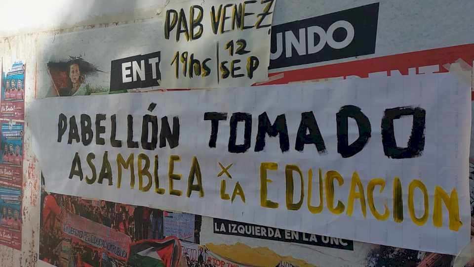 estudiantes-toman-un-pabellon-en-la-unc-contra-el-desfinanciamiento-universitario