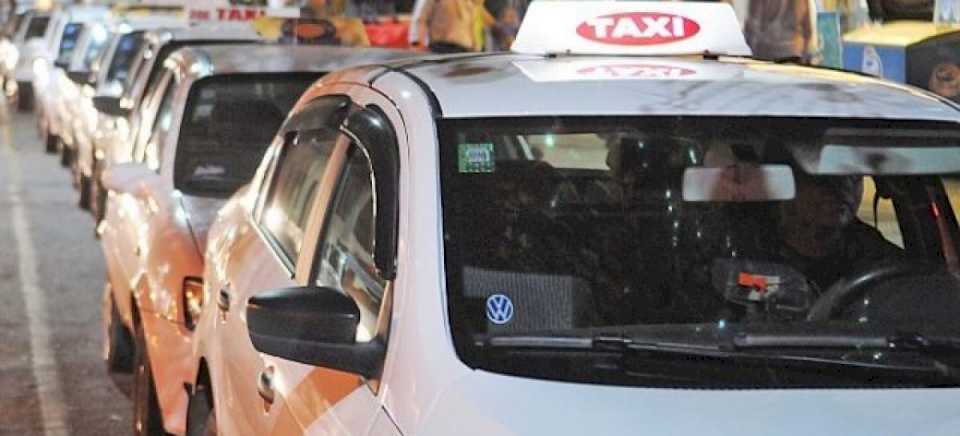 UBER. TAXIS DENUNCIAN QUE LOS CONCEJALES LES SOLTARON LA MANO