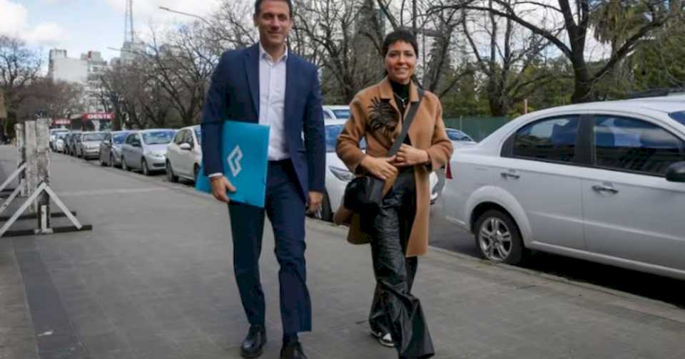 Estalló la interna entre La Cámpora y Axel Kicillof: Mayra Mendoza acusó a los aliados del gobernador de usar trolls para atacarlos en las redes