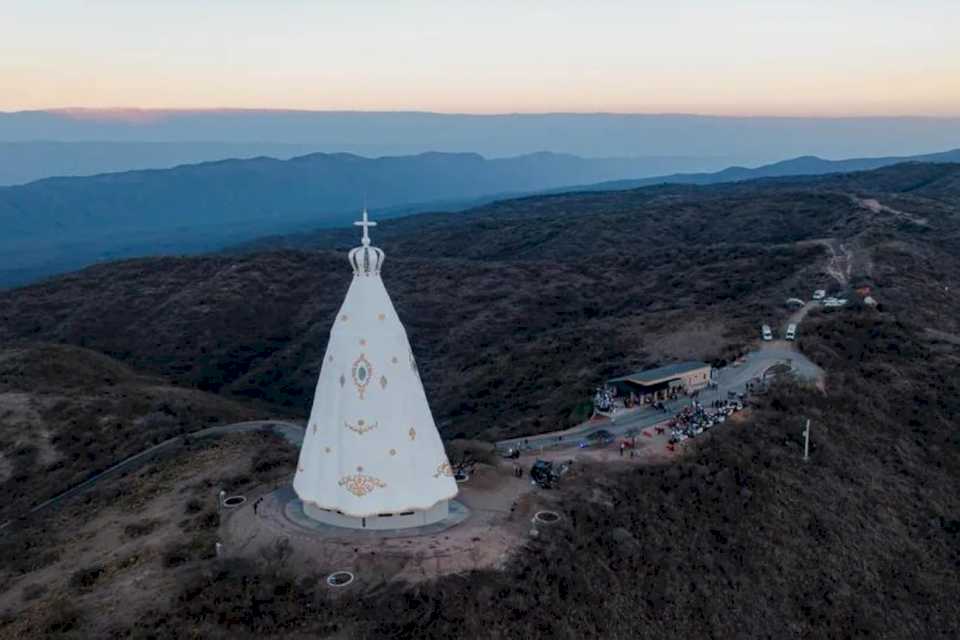 catamarca-tiene-la-virgen-del-valle-mas-grande-del-mundo:-donde-se-ubica-y-como-llegar