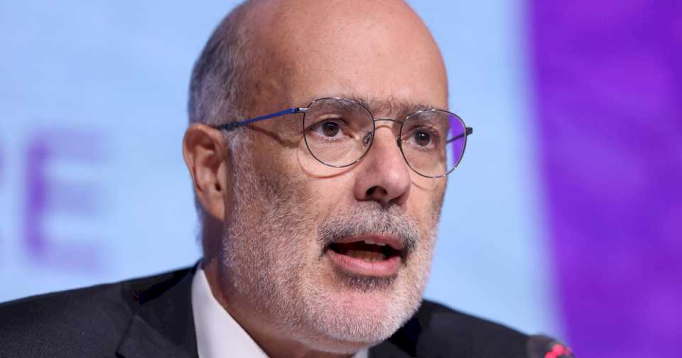 Quién es Rodrigo Valdés, el director del FMI que deja las negociaciones con Argentina tras una dura acusación de Milei