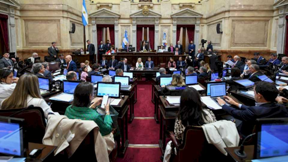 pese-al-intento-del-gobierno,-el-senado-tratara-el-dnu-de-la-side