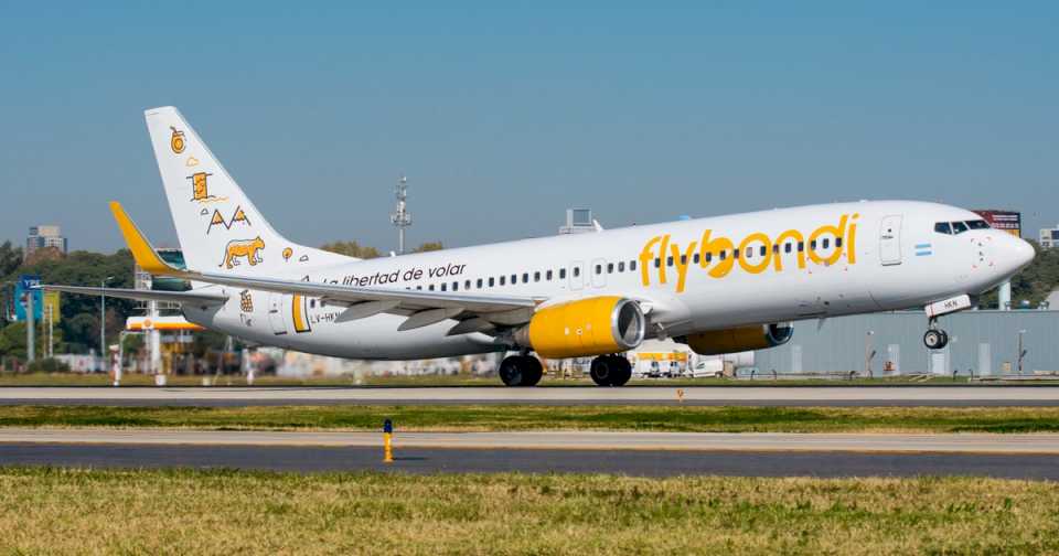 Paro de aeronáuticos del viernes 13: Flybondi traslada a Ezeiza los vuelos que iban a partir y llegar a Aeroparque