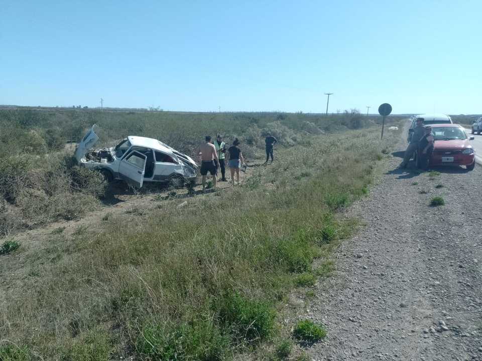 ruta-22:-fuerte-vuelco-de-un-auto-cerca-de-choele-choel