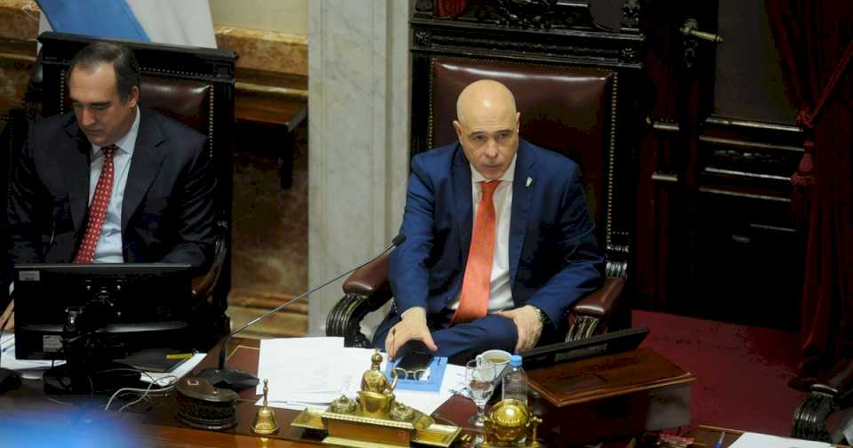 «Afirmativo o negativo»: la confusión reinó en el Senado antes de la votación por el DNU de la SIDE