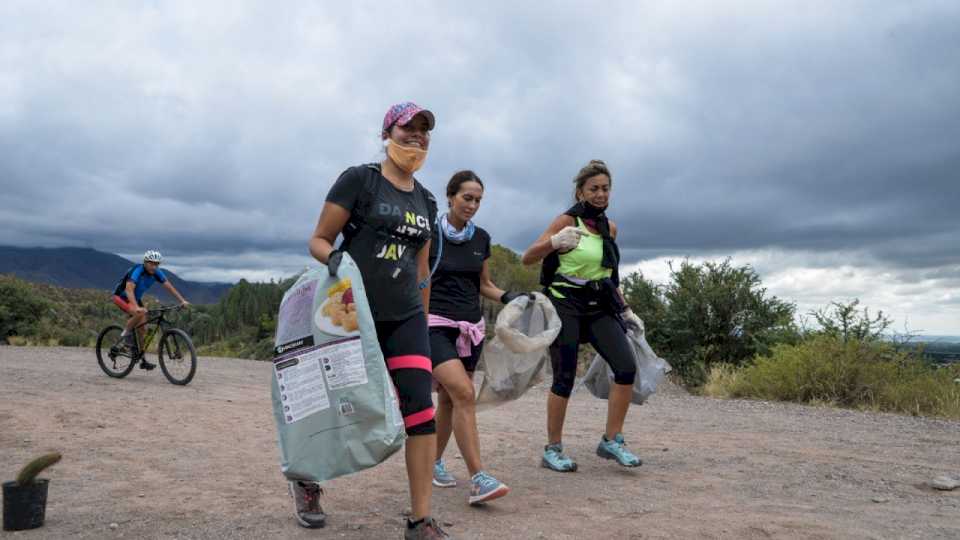 campana-de-limpieza-y-recoleccion-de-residuos-en-la-favorita