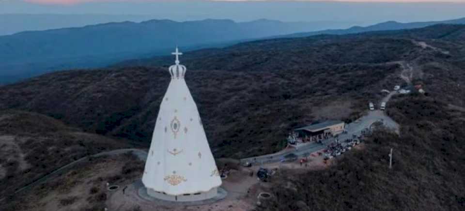 CATAMARCA TIENE LA VIRGEN DEL VALLE MÁS GRANDE DEL MUNDO