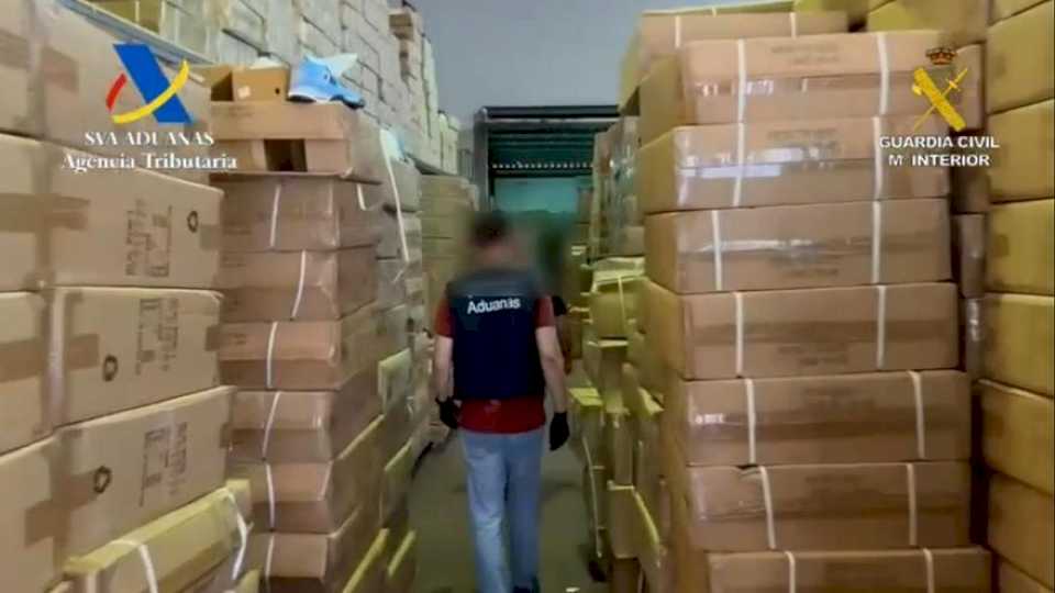 Este verano, una operación de la Guardia Civil y Vigilancia Aduanera se saldó con la incautación de 6 millones de productos falsos en el polígono madrileño de Cobo Calleja