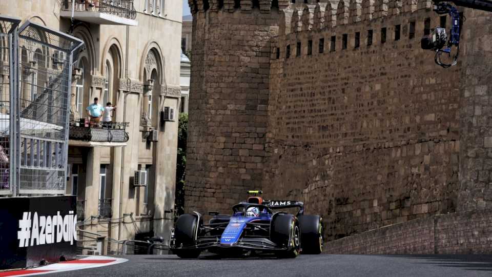 como-le-fue-a-franco-colapinto-en-el-primer-dia-de-practicas-libres-en-azerbaiyan-tras-su-choque-en-las-fp1