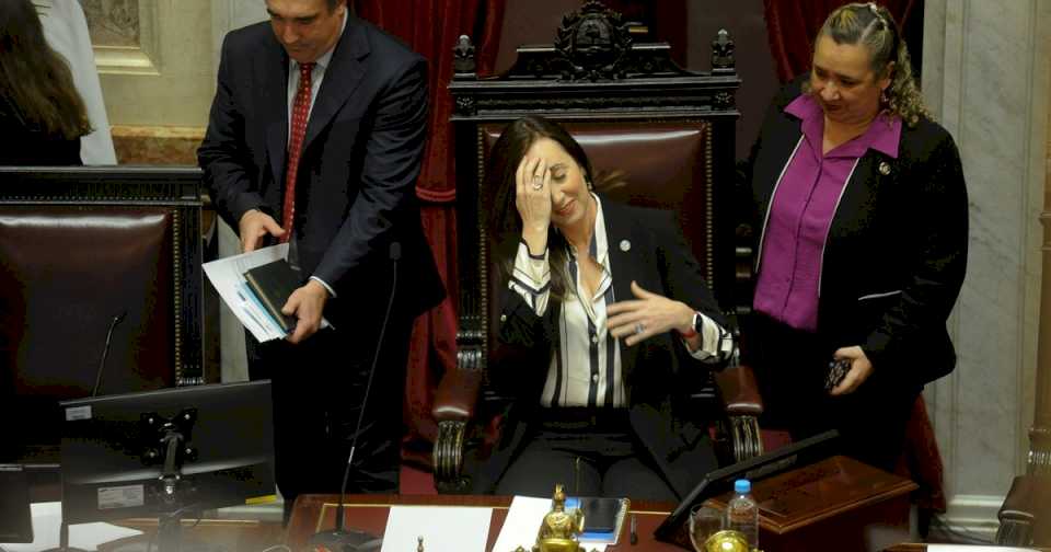 otro-capitulo-de-la-interna-del-gobierno:-villarruel-esquiva-las-fotos-de-las-derrotas-en-el-senado