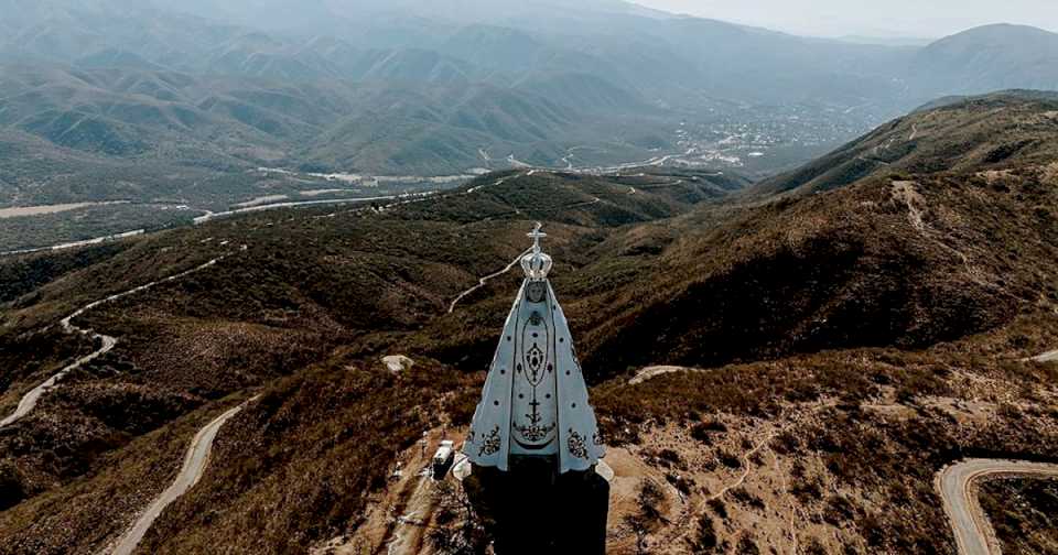 catamarca:-inauguraron-una-imagen-de-la-virgen-que-es-mas-grande-que-el-cristo-redentor-y-la-estatua-de-la-libertad