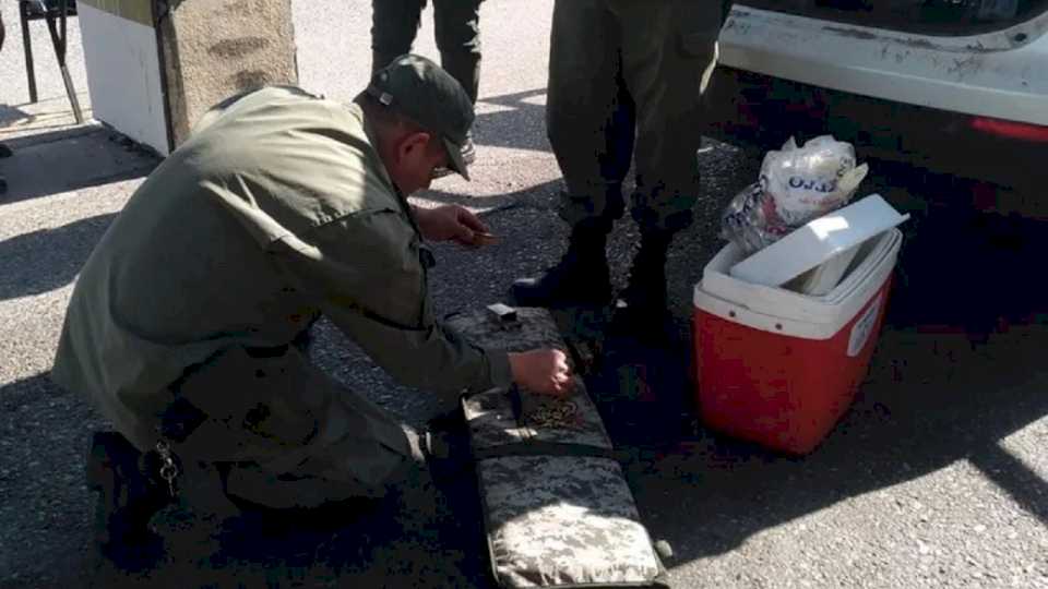 secuestraron-en-caucete-una-carabina-y-aves-encerradas-en-botellas